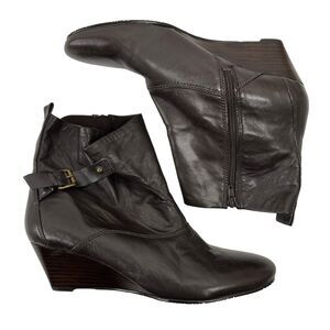 Nine West Size 11 Tulia Leather Wedge Bootie Ankle Boots Shoes Buckle Detail